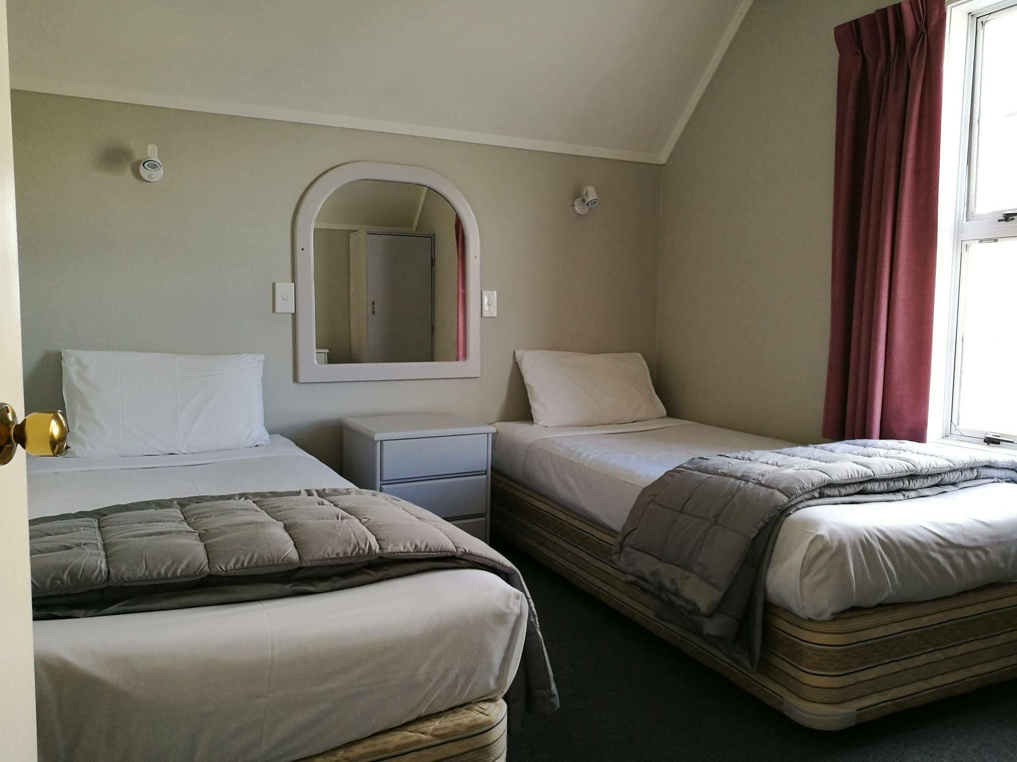 Phoenix Thermal Resort - Taupo Luaran gambar